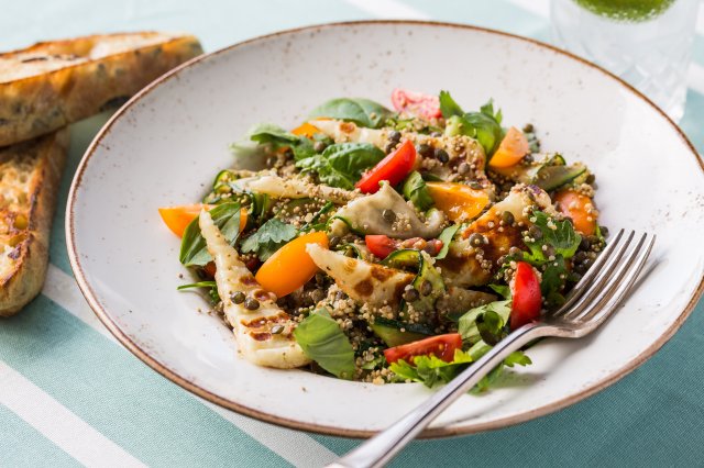 Zucchini_halloumi_tomato_salad -1709